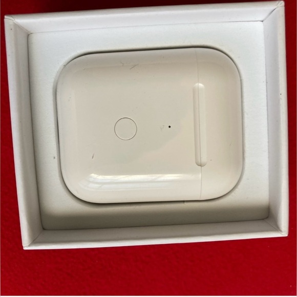 AirPods™ Charging Case - for AirPods®️ - 00036 - Picture 3 of 3